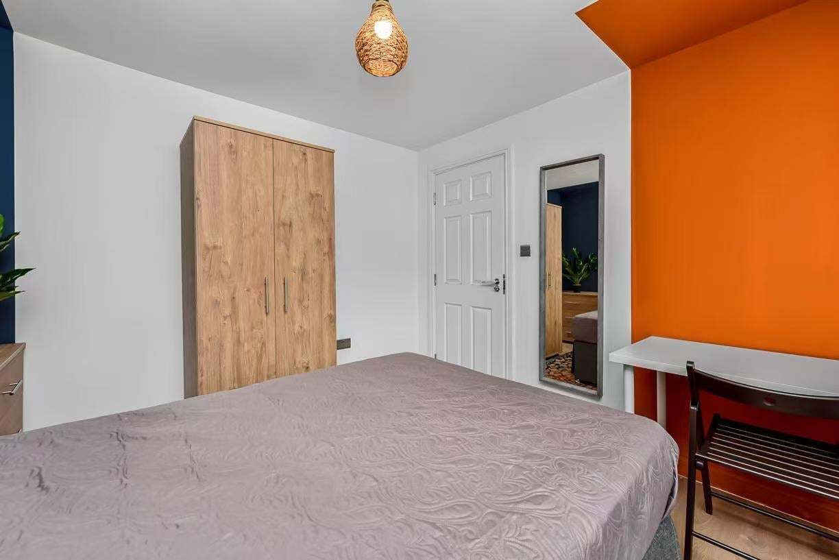 Flat Wingmore Road in Greater London