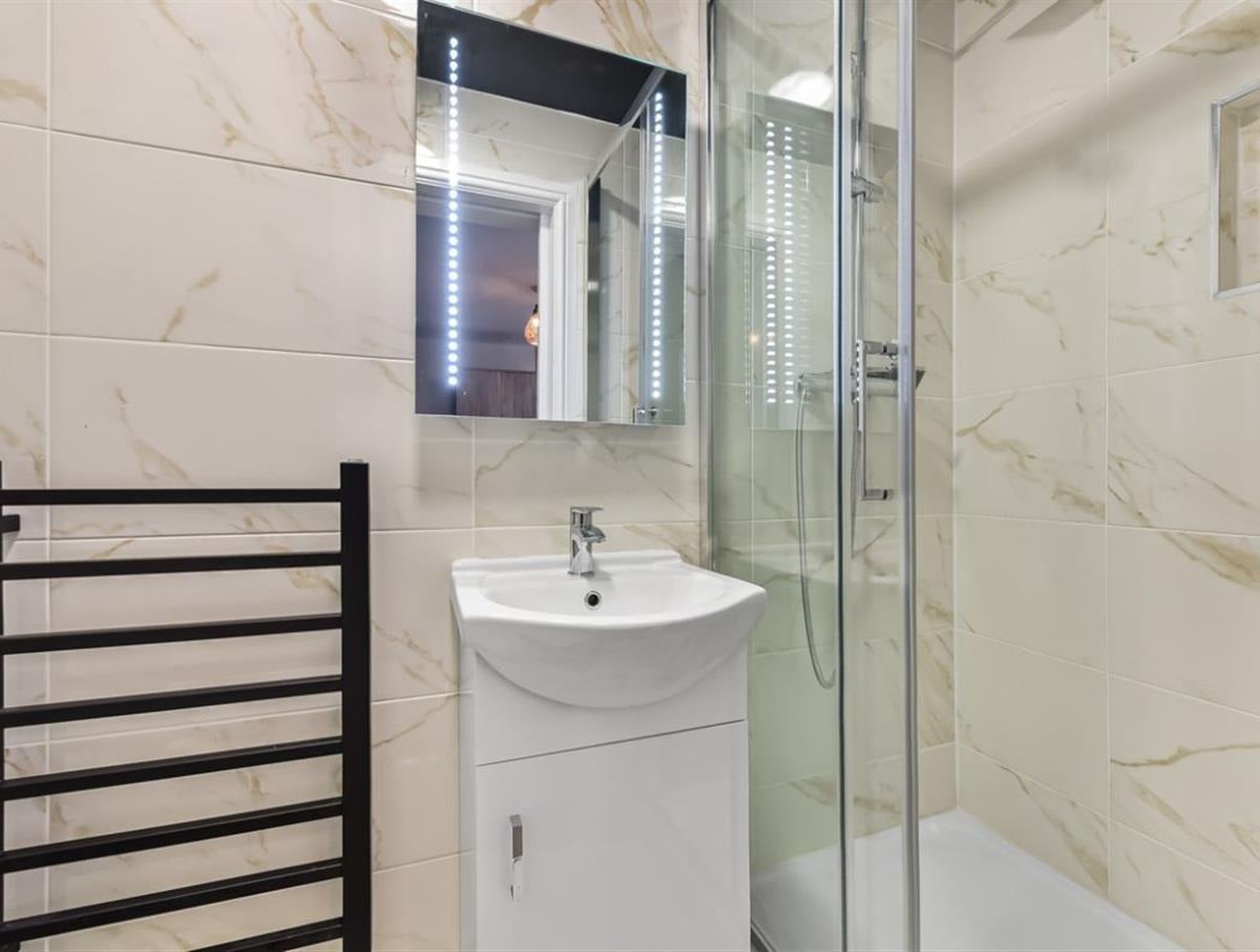 Flat Wingmore Road in Greater London