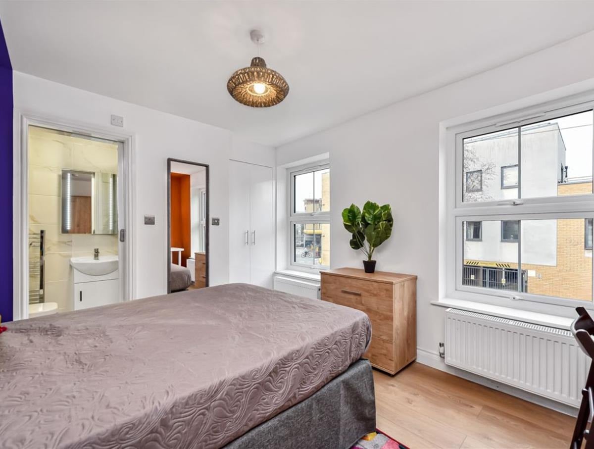 Flat Wingmore Road in Greater London