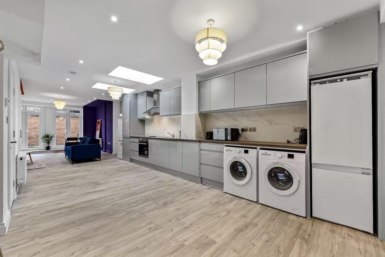 Flat Wingmore Road in Greater London