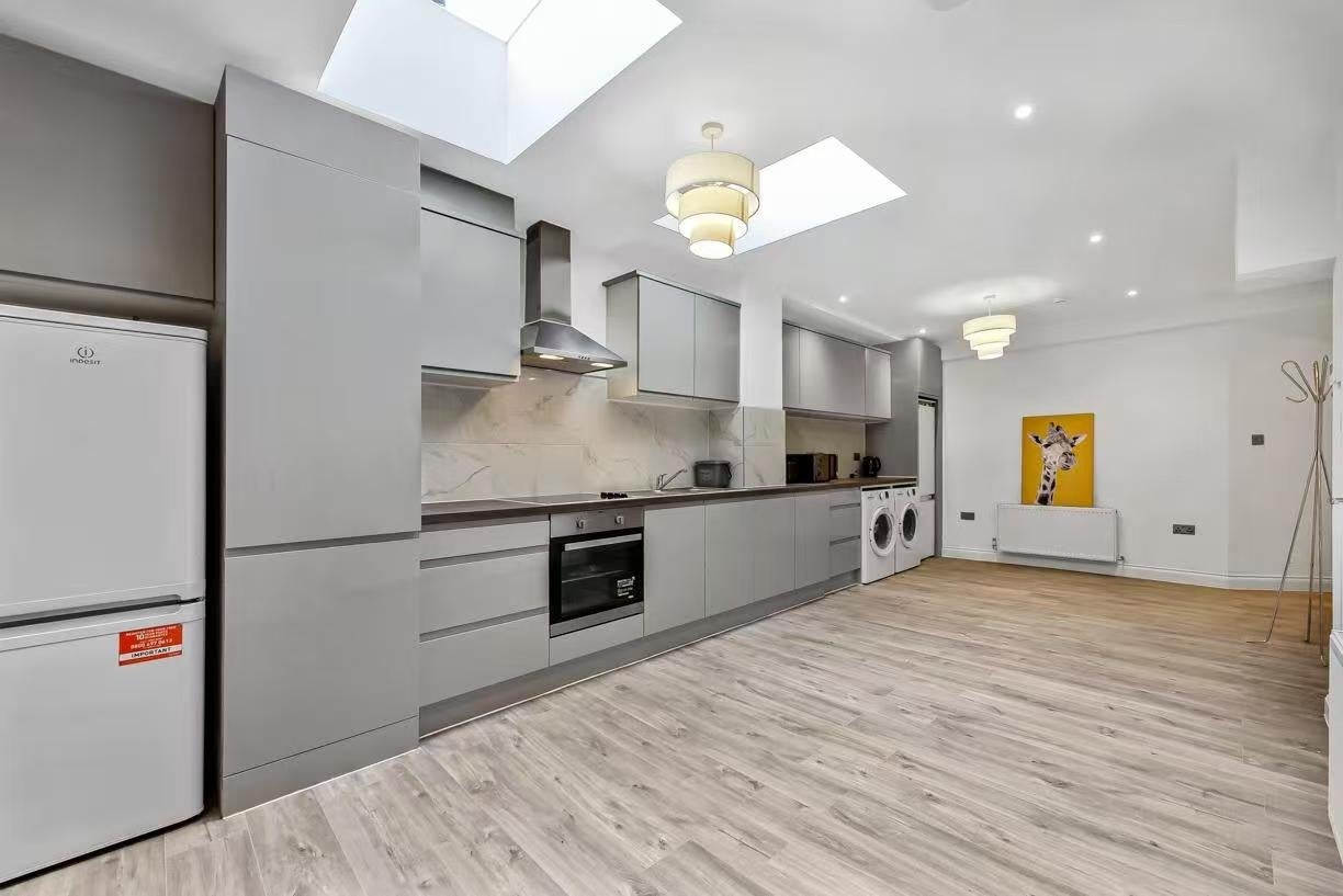 Flat Wingmore Road in Greater London