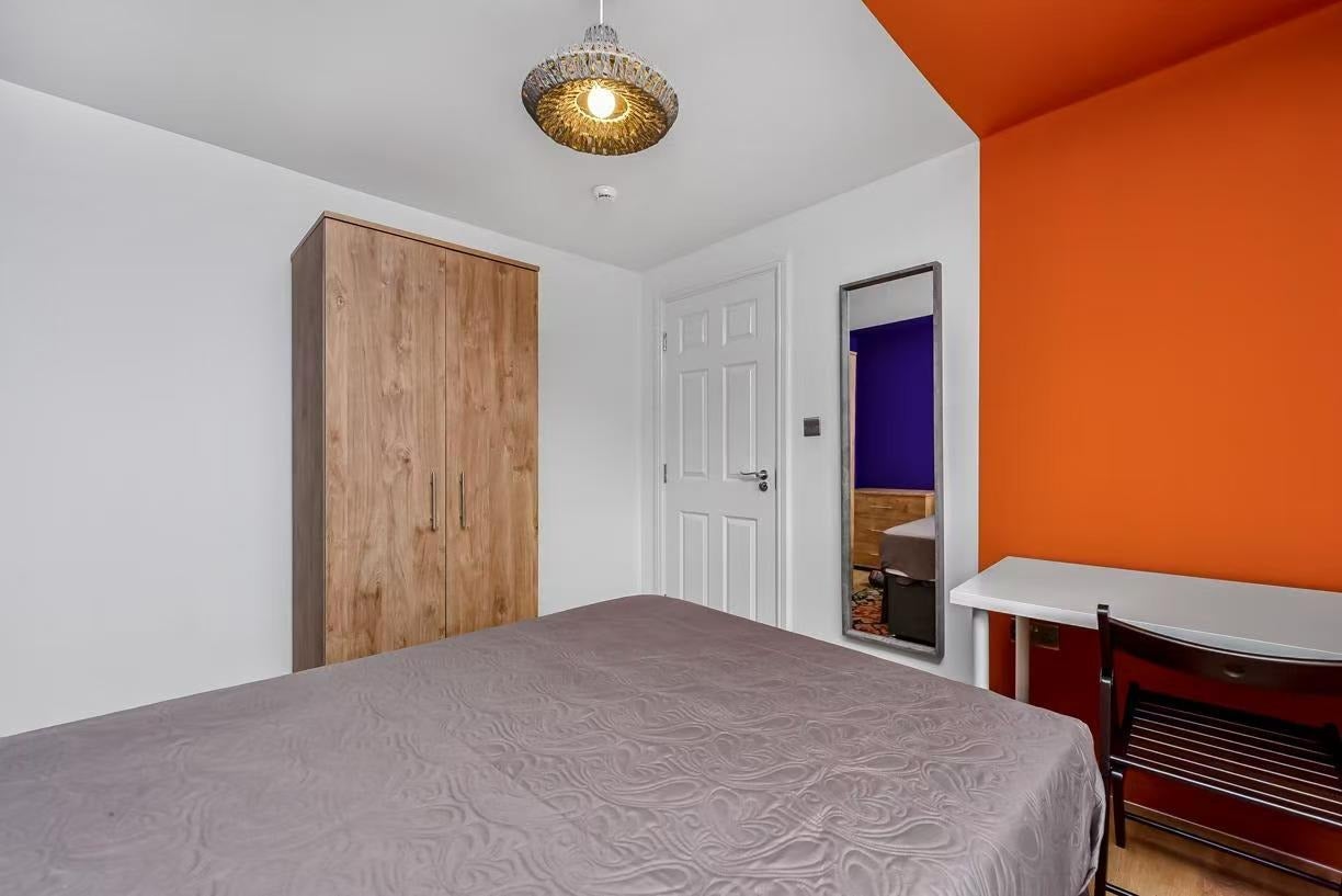 Flat Wingmore Road in Greater London