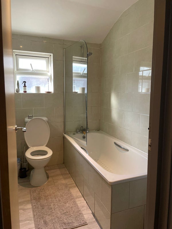 Room Merton Road in Greater London