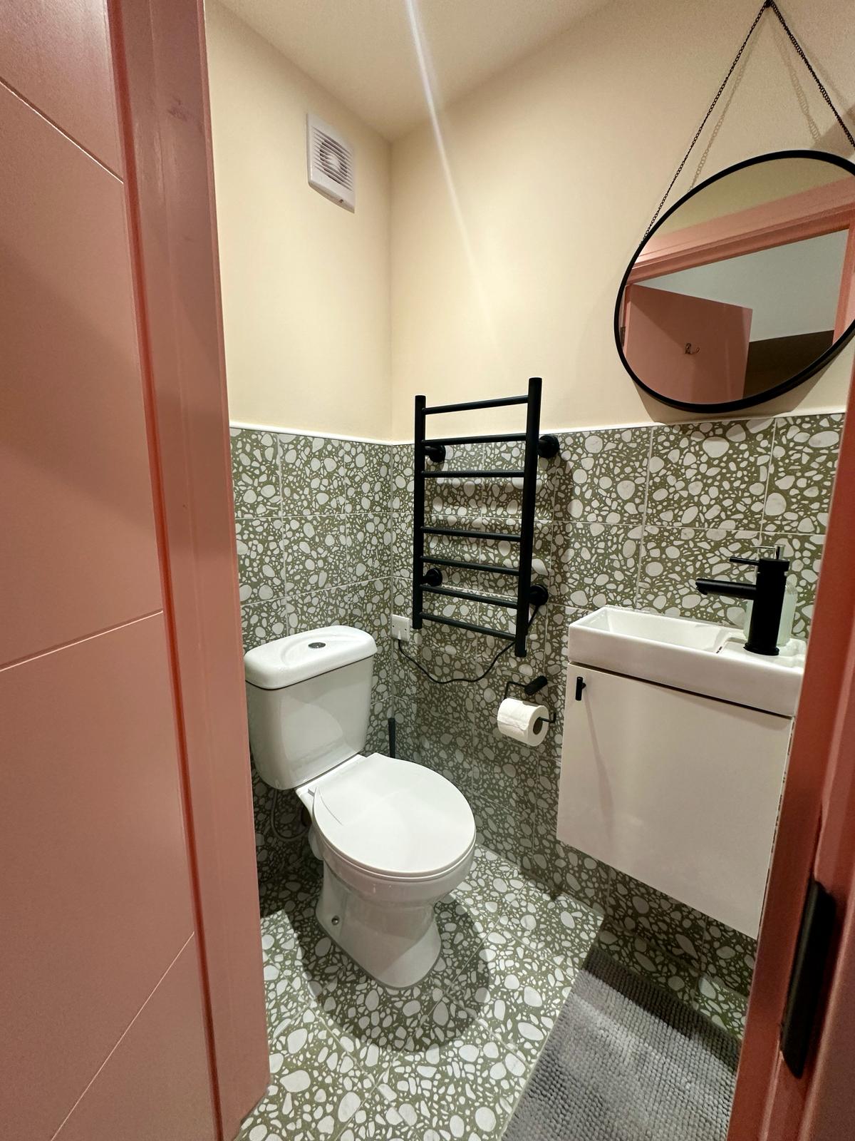 Room Burma Road in Greater London
