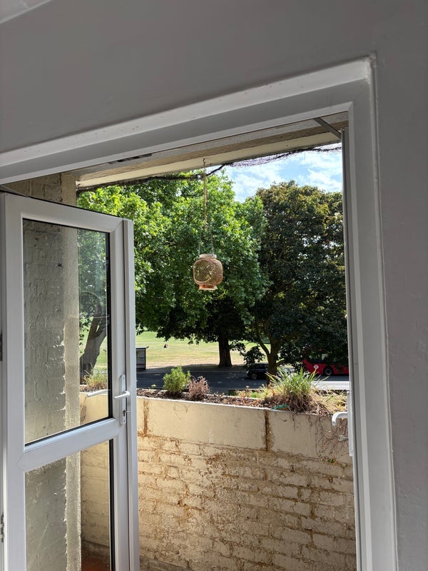 Room Nunhead Lane in Greater London