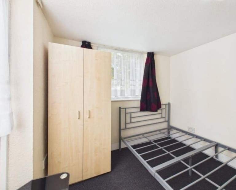 Flat Arthur Road in Greater London