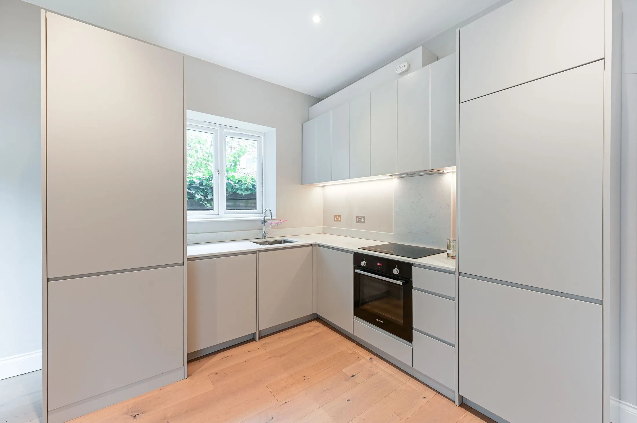 Flat Southfield Road in Greater London