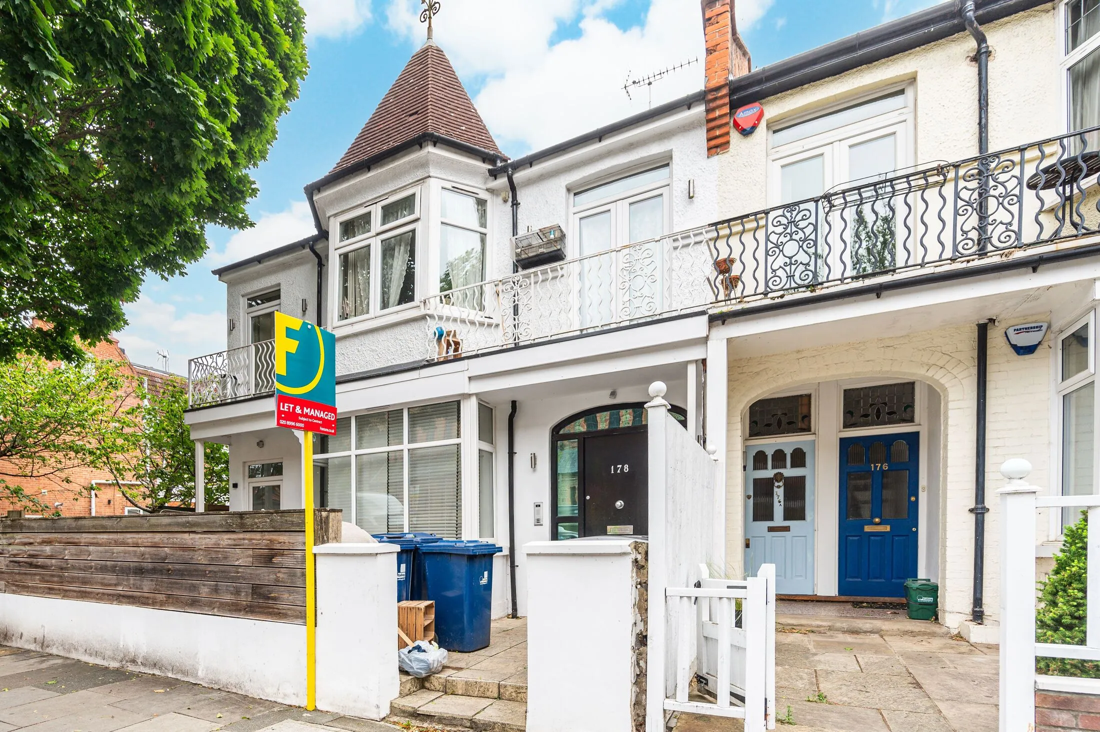 Flat Southfield Road in Greater London