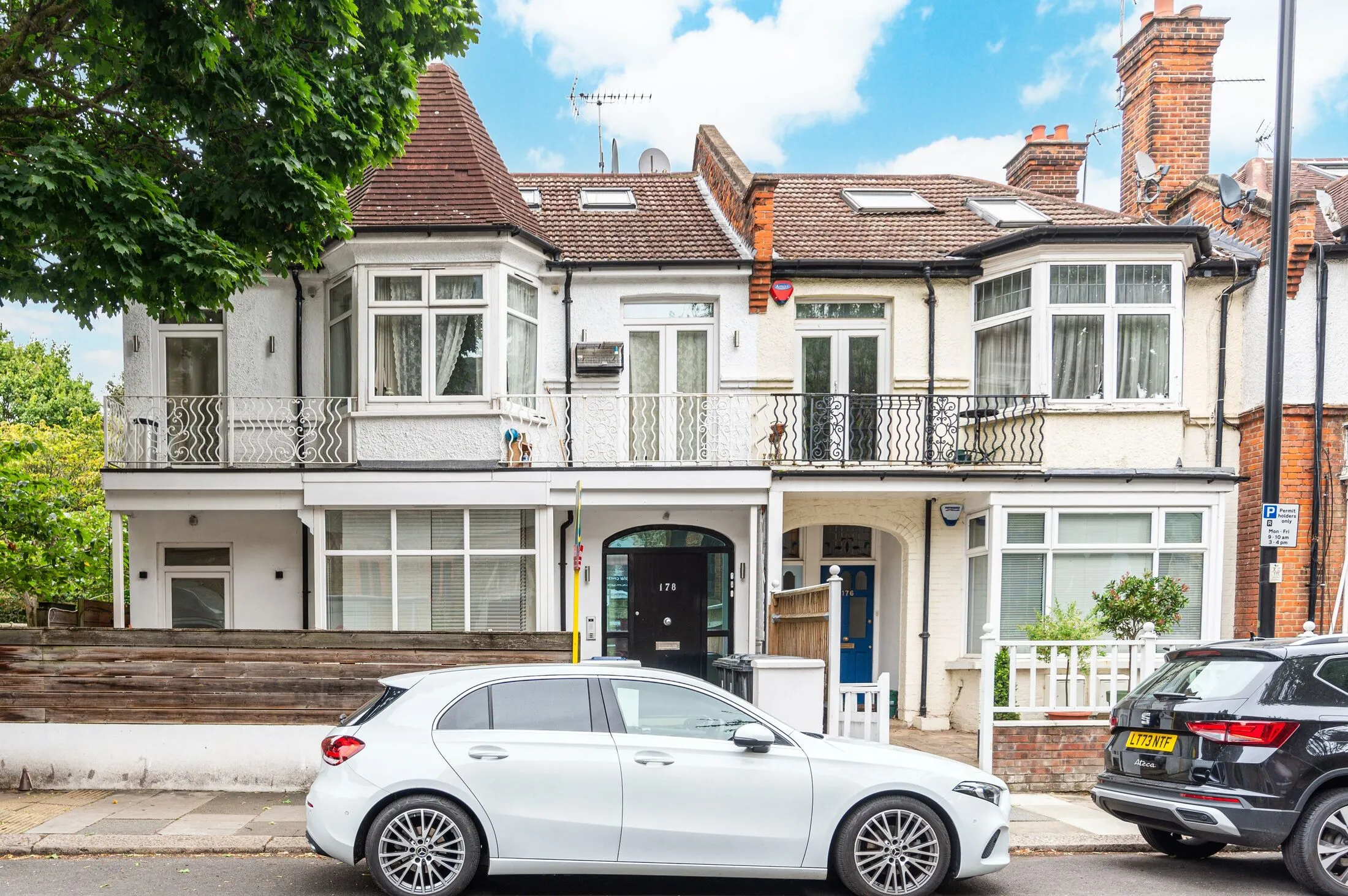 Flat Southfield Road in Greater London