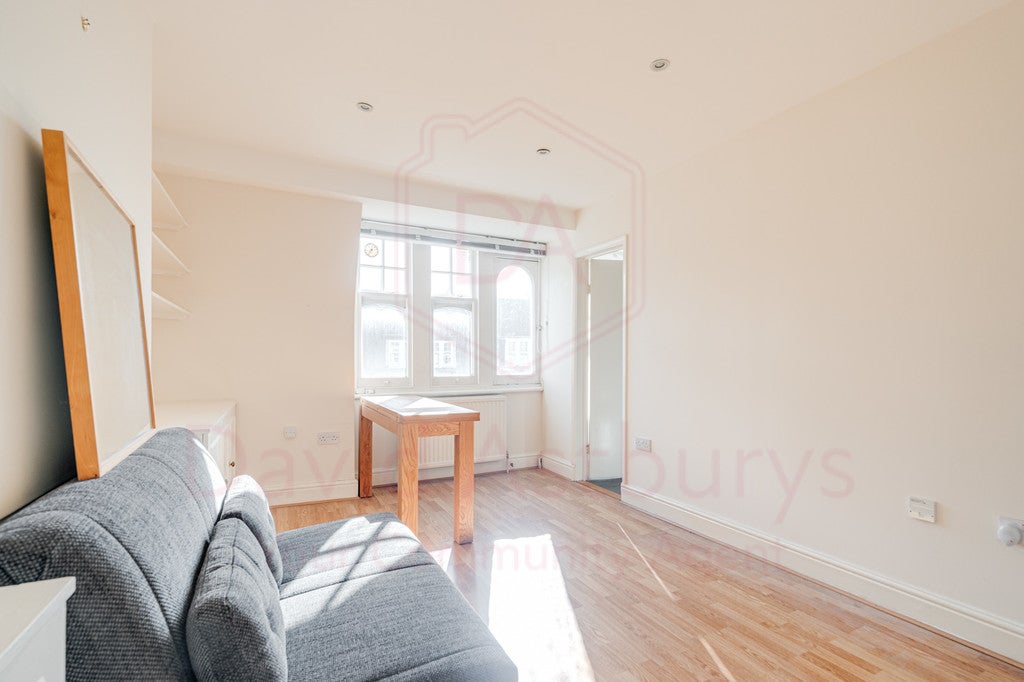 Flat Glenmore Road in Greater London