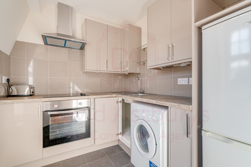 Flat Glenmore Road in Greater London