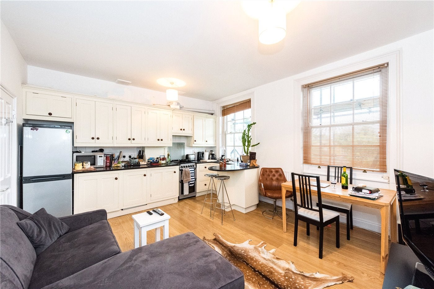 Flat Cruikshank Street in Greater London