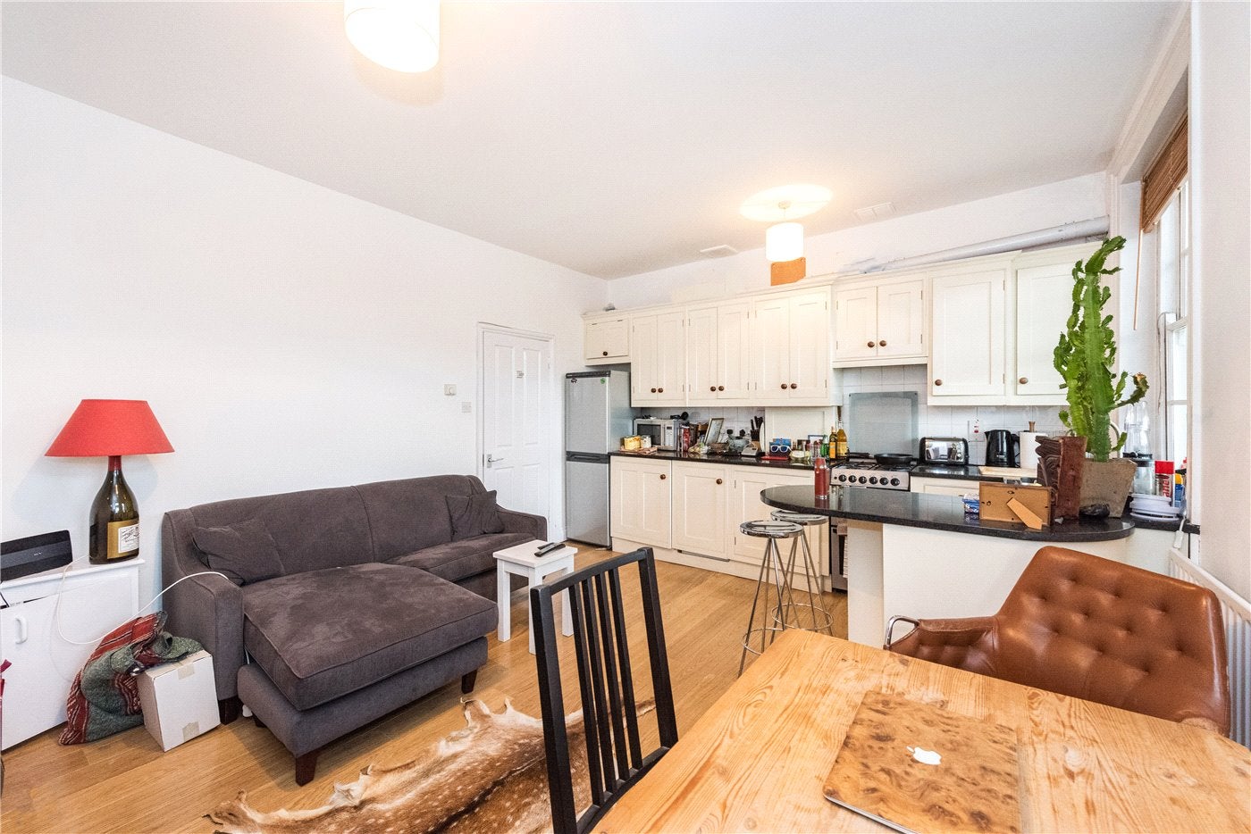 Flat Cruikshank Street in Greater London