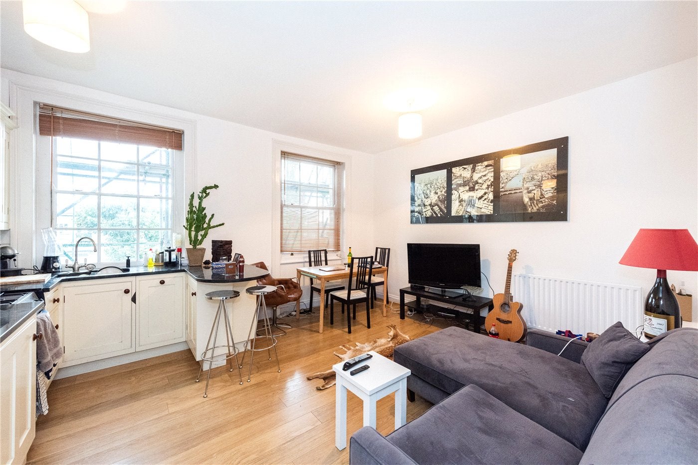 Flat Cruikshank Street in Greater London