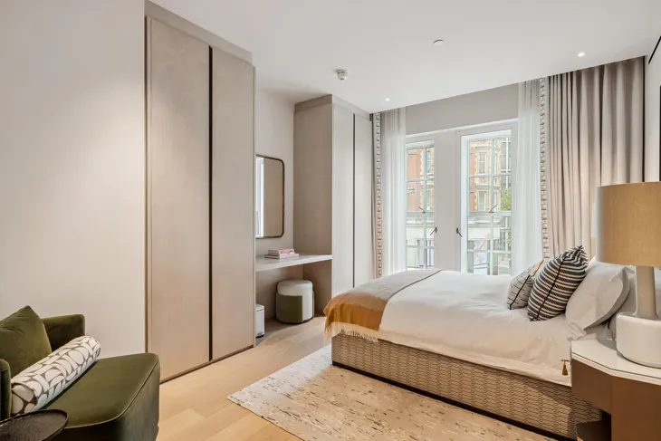 Flat Basil Street in Greater London