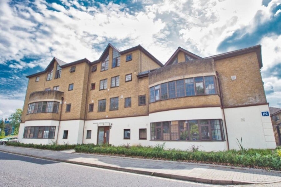 Flat Tulip Close in Greater London