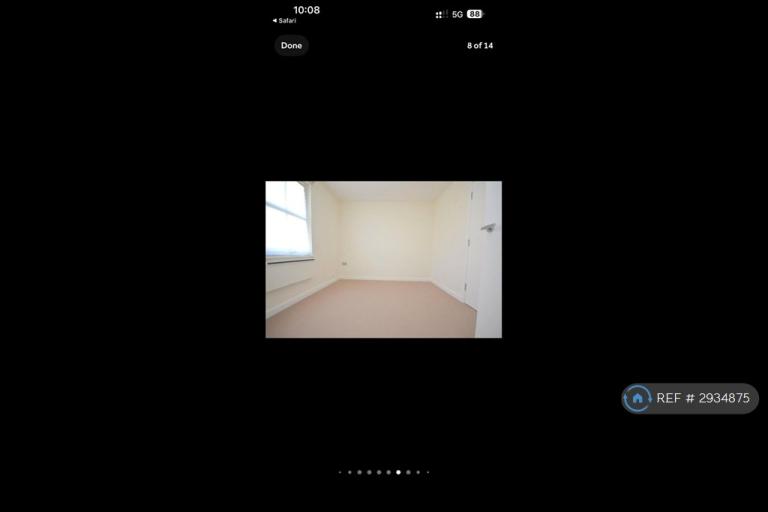 Room Market Place in Greater London