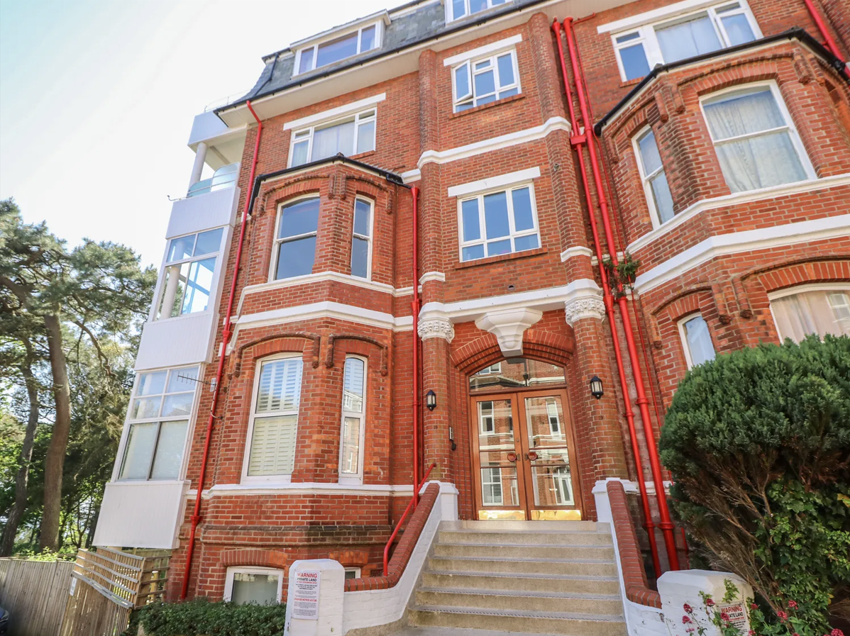 Flat Durley Gardens in Bournemouth