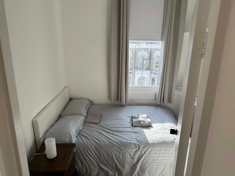 Flat Sinclair Road in Greater London