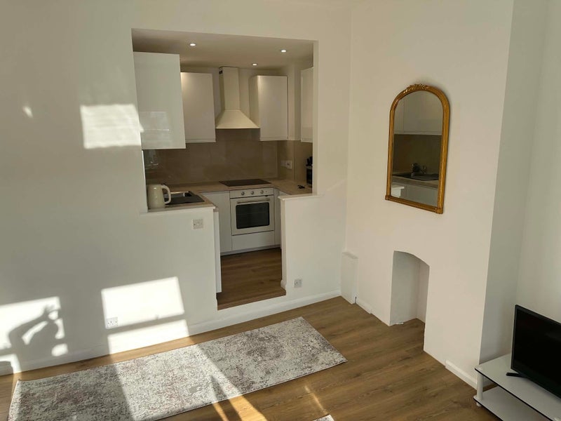Flat Sinclair Road in Greater London