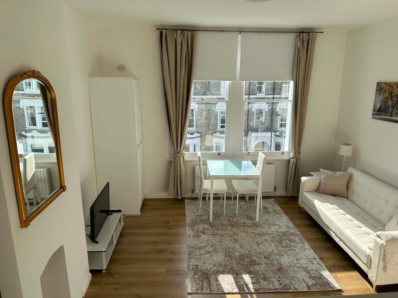 Flat Sinclair Road in Greater London