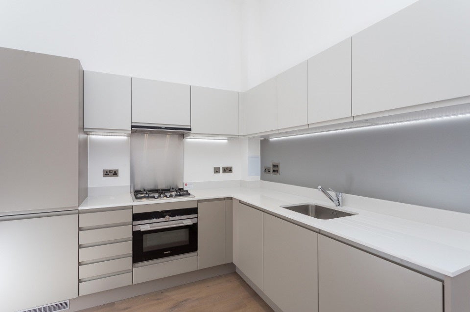 Flat Napoleon Lane in Greater London