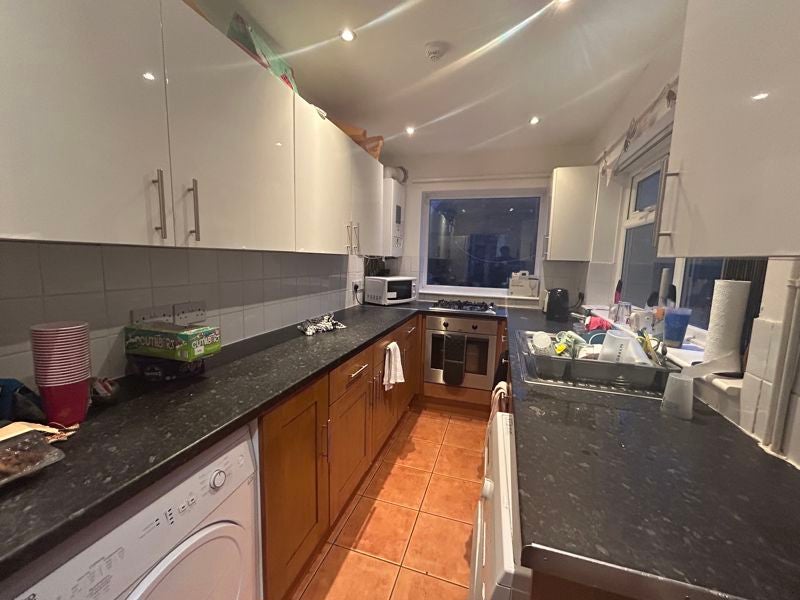 Room Midland Avenue in Nottingham