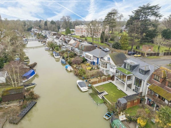 Flat Lower Hampton Road in Borough of Spelthorne