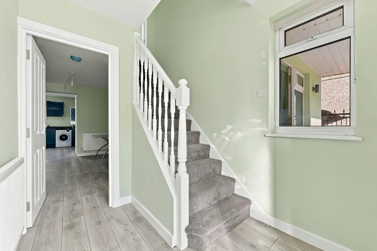 Flat Chelmer Crescent in Greater London