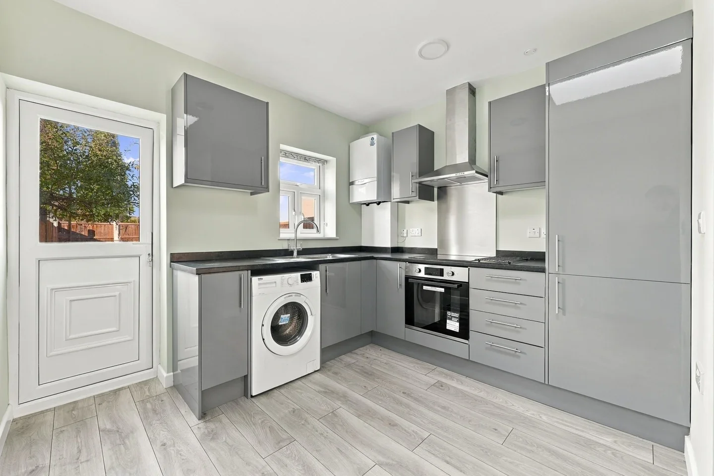 Flat Chelmer Crescent in Greater London