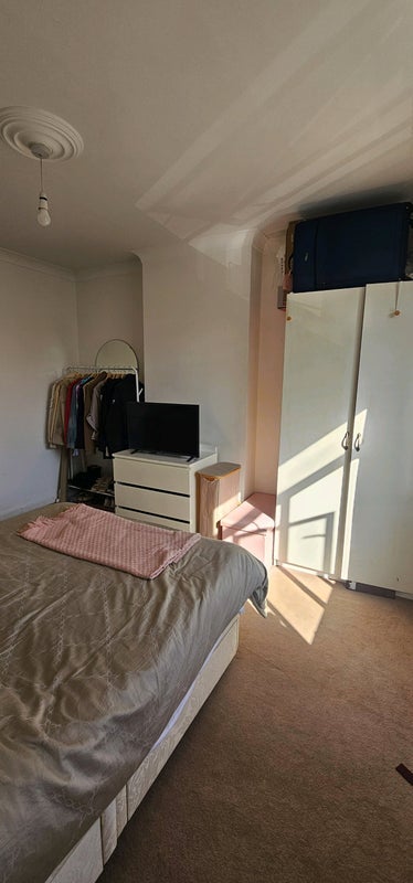 Room Hillbrook Road in Greater London