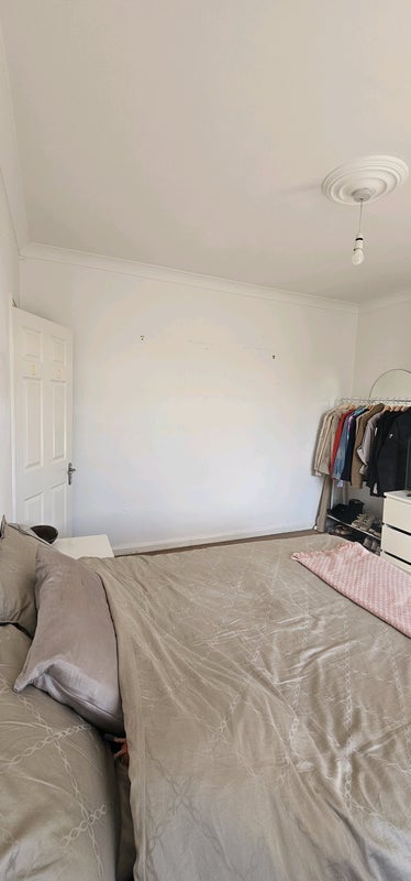 Room Hillbrook Road in Greater London