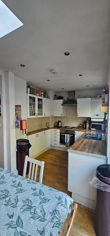 Room Hillbrook Road in Greater London