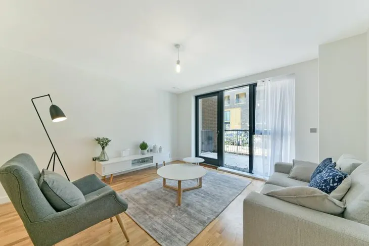 Flat Copperwood Place in Greater London