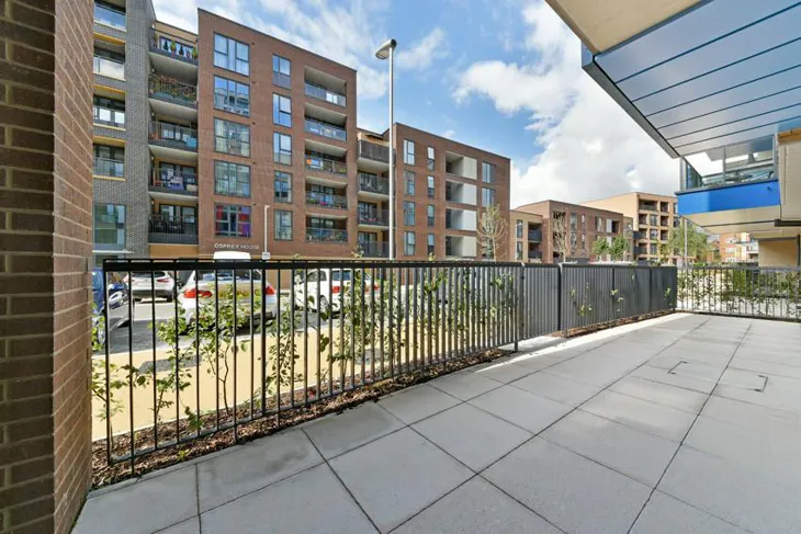 Flat Copperwood Place in Greater London