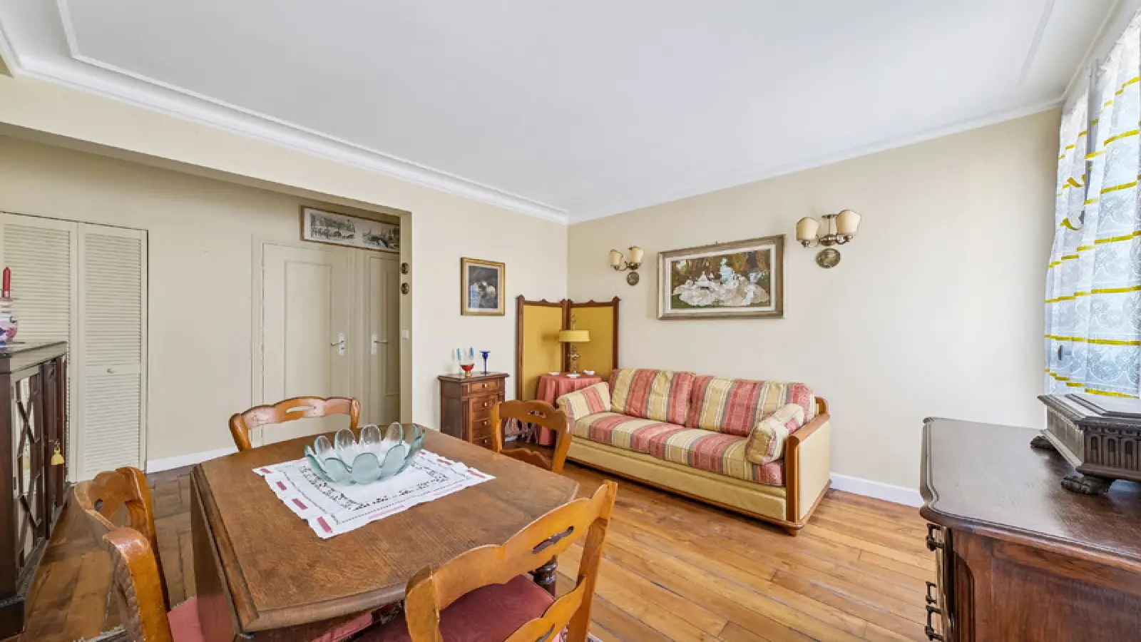 Flat Rue de Latran in Paris