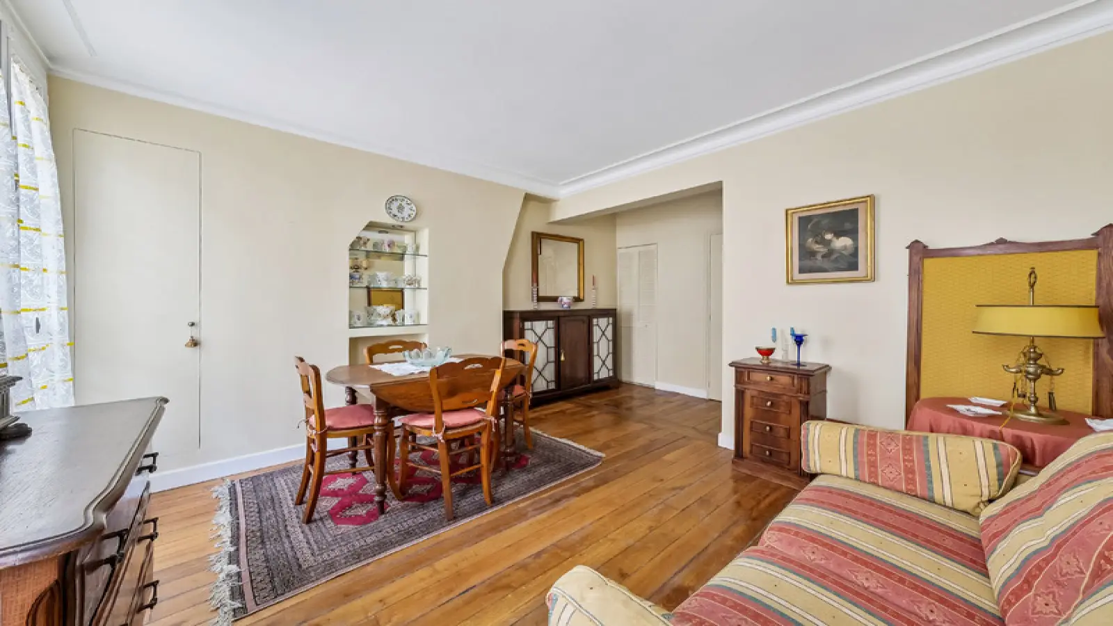 Flat Rue de Latran in Paris