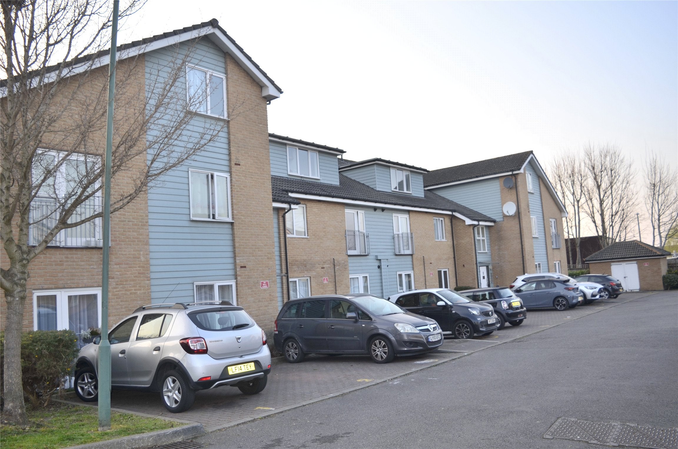 Flat Adastra Way in Greater London