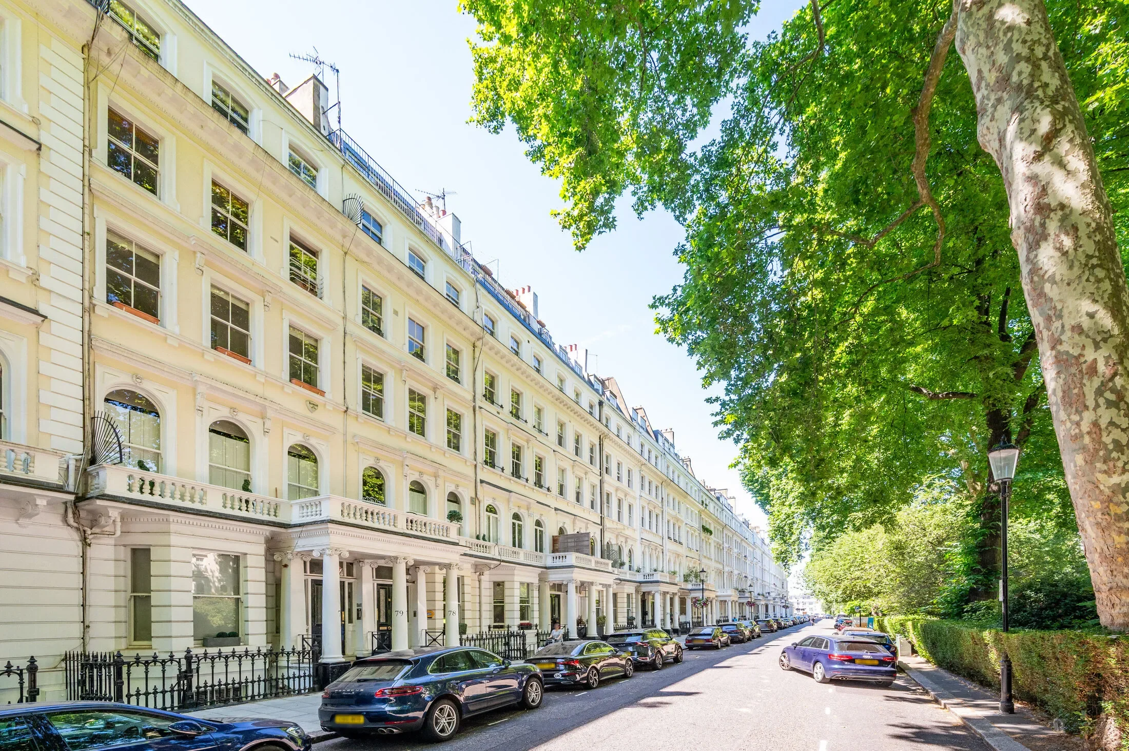 Flat Emperor's Gate in Greater London