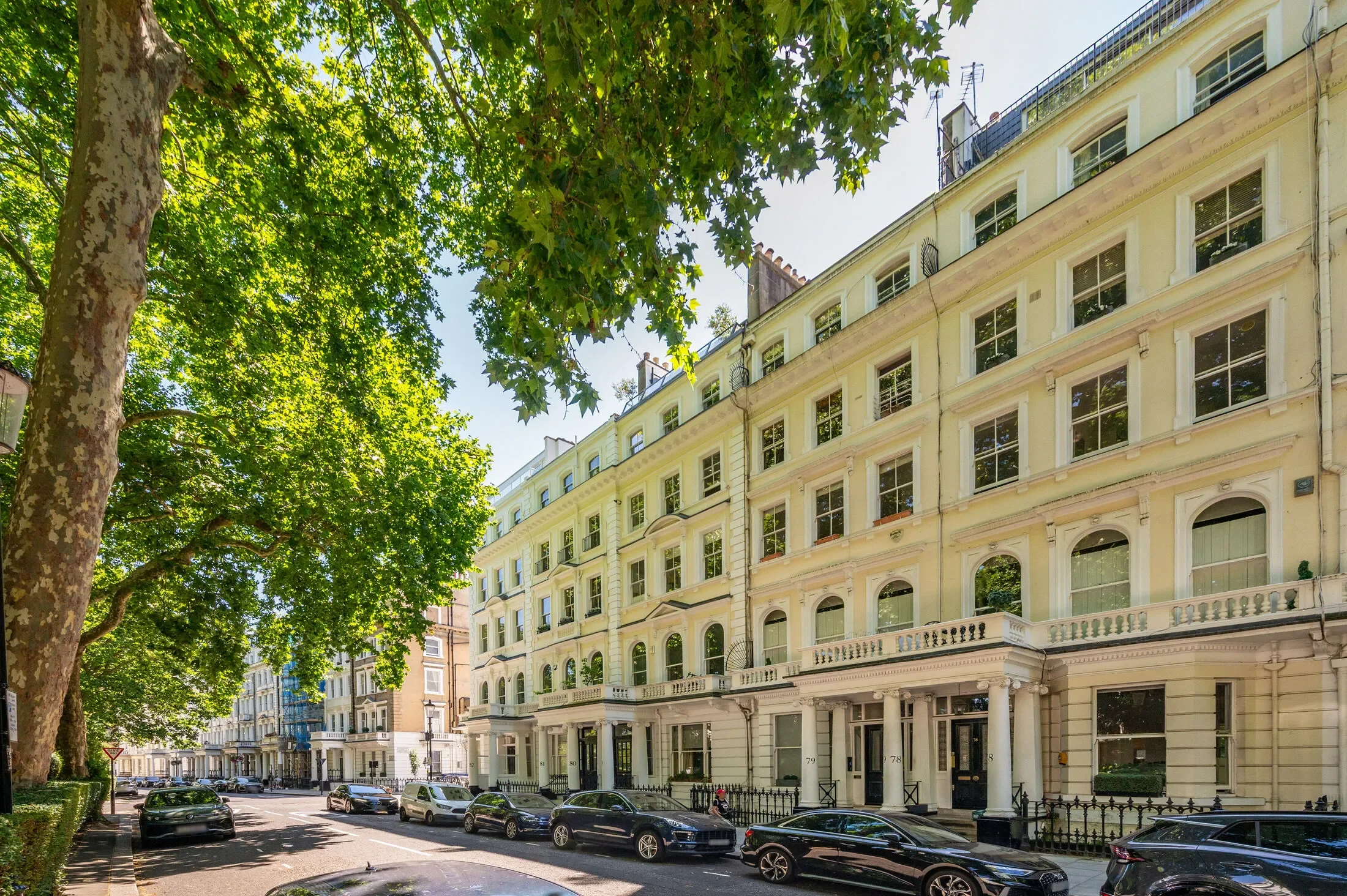 Flat Emperor's Gate in Greater London