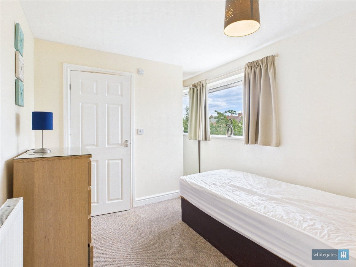 Room Bullcroft Close in Doncaster