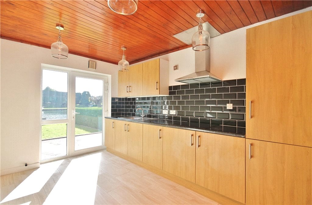 Room The Island in Hythe End