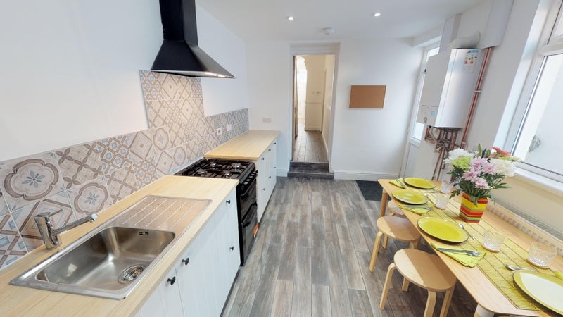Room Habershon Street in Cardiff