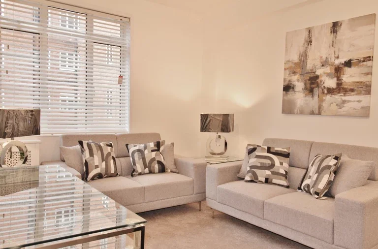 Flat Hammersmith Road in Greater London