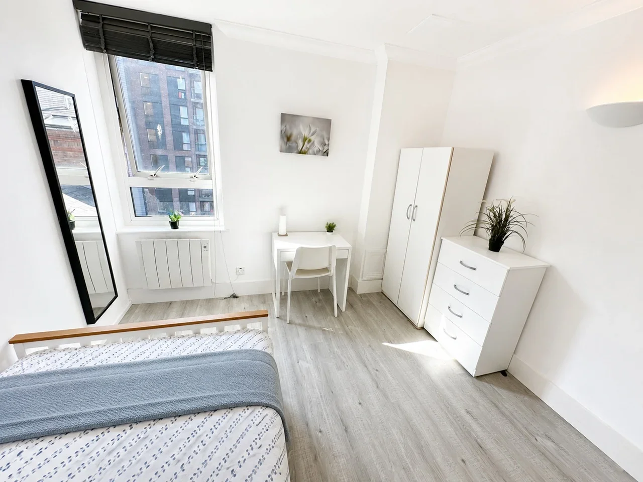 Room Lanark Square in Greater London