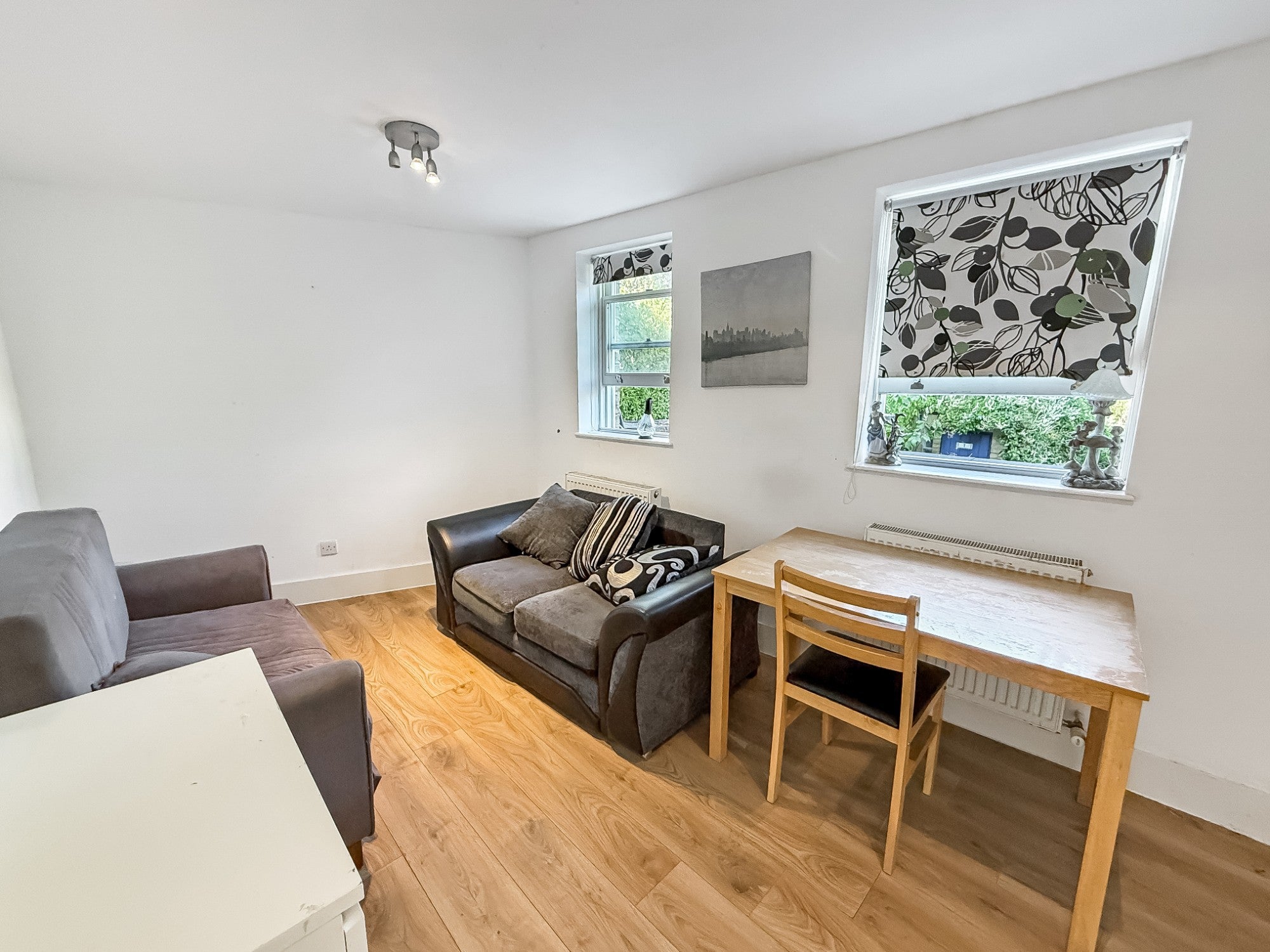 Flat Courthill Road in Greater London