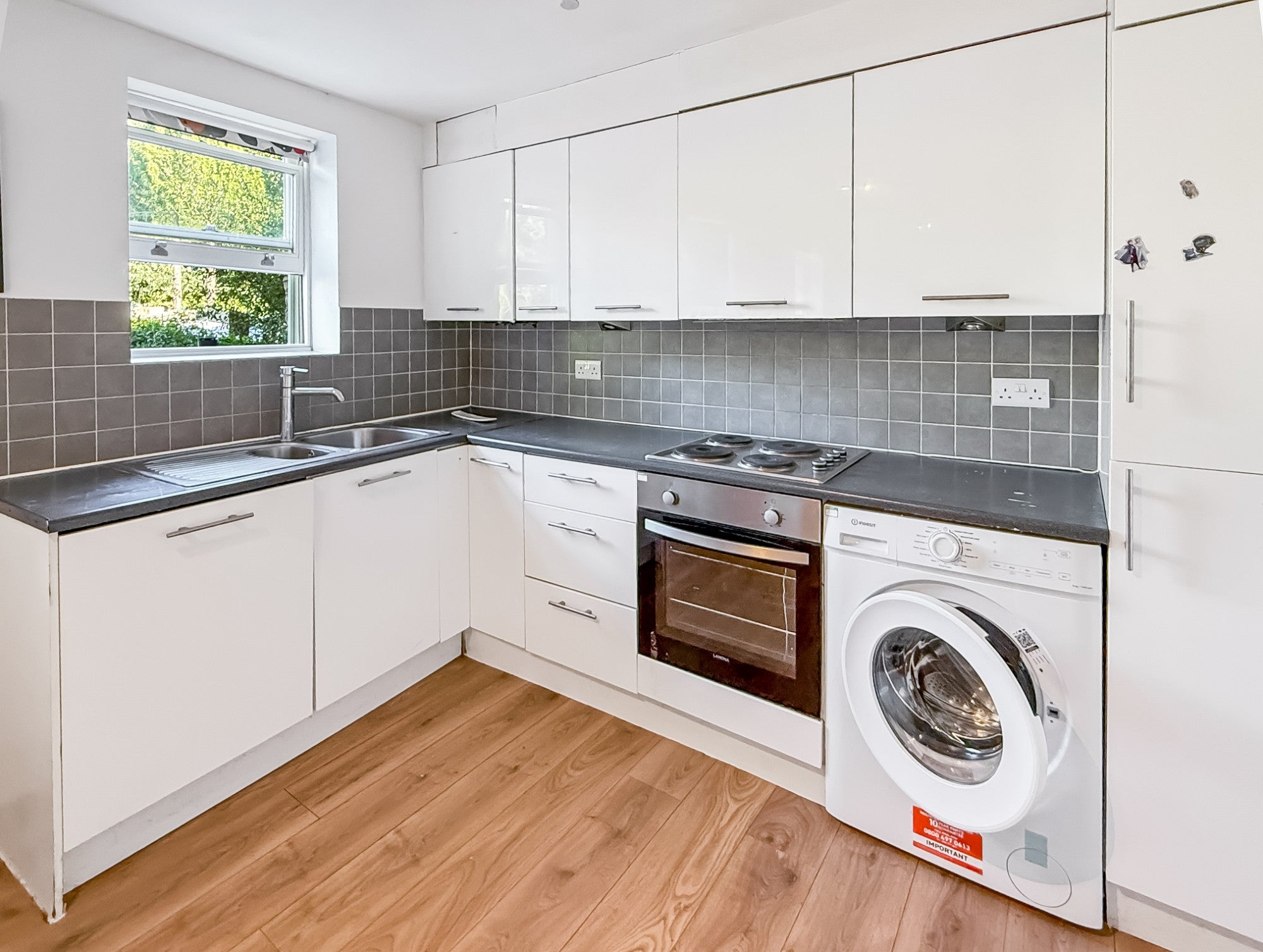 Flat Courthill Road in Greater London