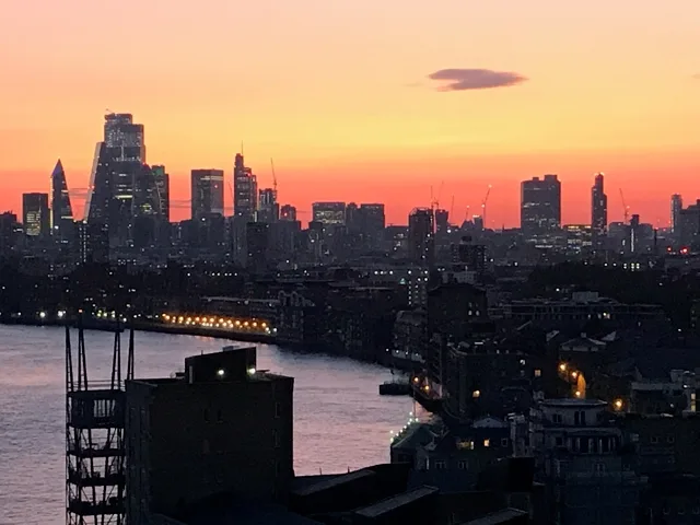 Flat Westferry Circus in Greater London