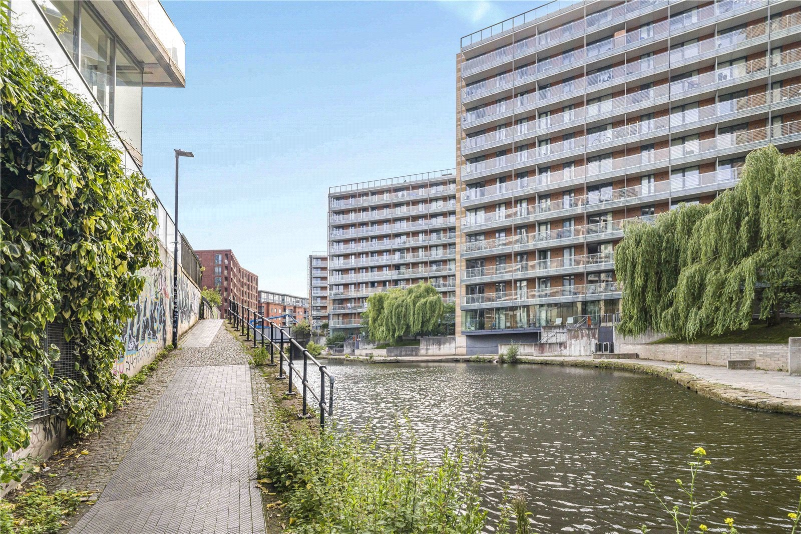 Flat Kelso Place in Manchester