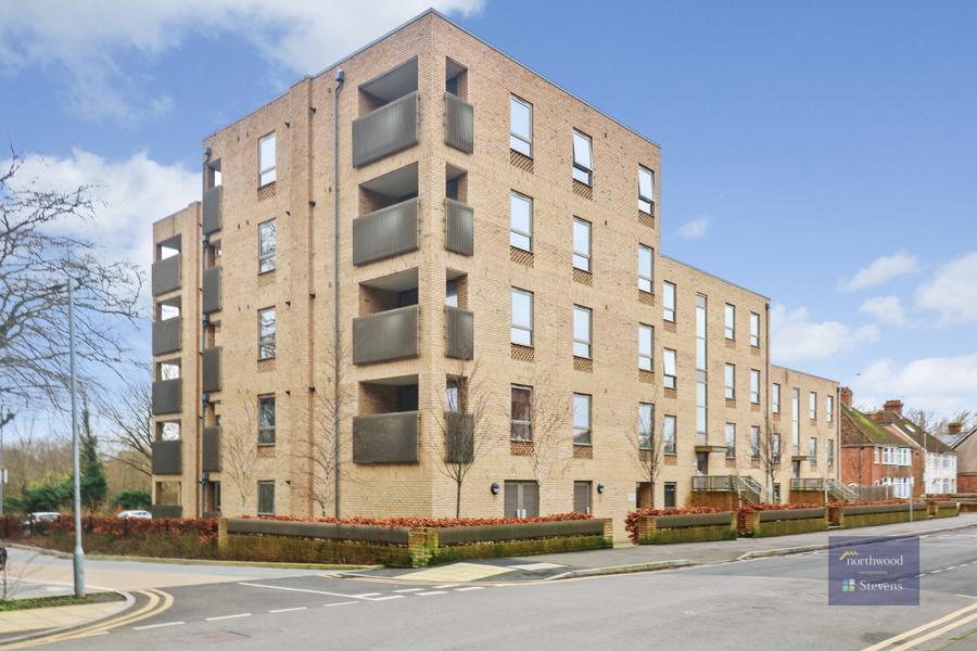 Flat Victoria Crescent in Ashford